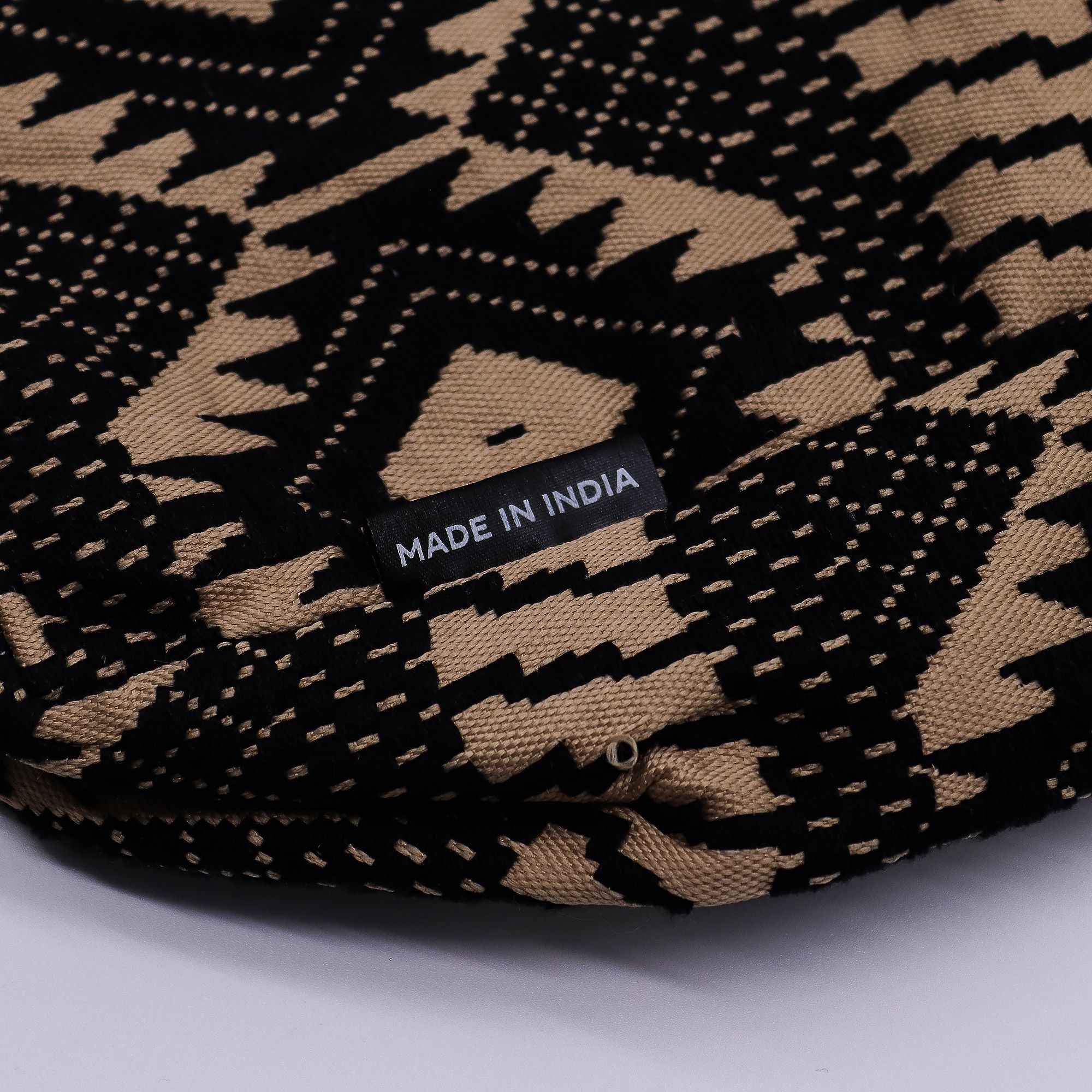 Nomad Sari Jacquard Natural Wander Muse Bag - Image 3