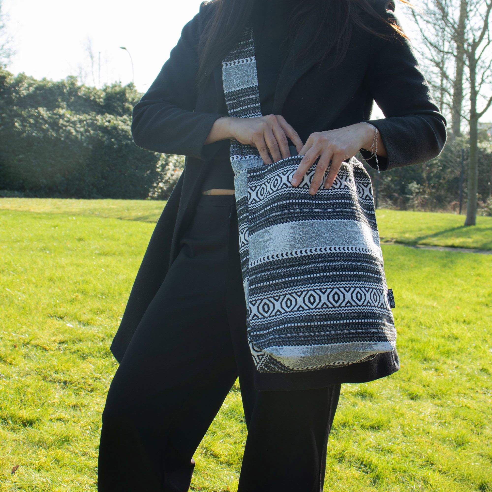 Nomad Sari Jacquard Natural Nomad Carryall Bag - Urban Caravan - Image 4